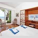 Le Grotte - Sul Mare *